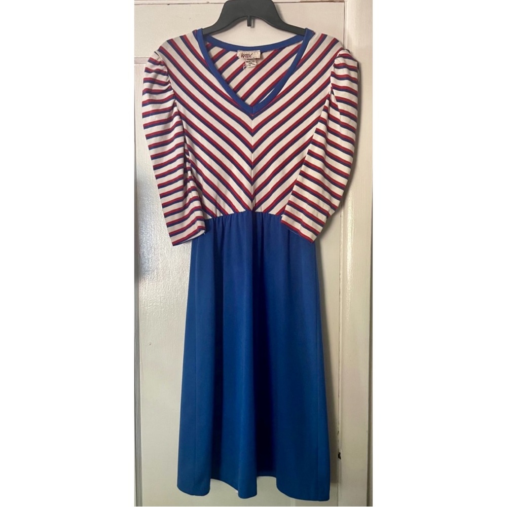 Katie MFG vintage 80's dress
Size Small/Medium
